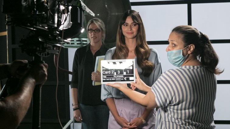 Ηλιάνα Παπαγεωργίου: Τι φόρεσε στο teaser video της εκπομπής της; Τα πιο hot χρώματα της σεζόν &amp; τα πανάκριβα πέδιλα