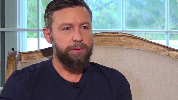 Γιάννης Βαρδής: Η συγκινητική εξομολόγηση για τη μάχη του μπαμπά του με τον καρκίνο, τη μεγάλη κόντρα μεταξύ τους &amp; τις άγνωστες πτυχές της σχέσης τους