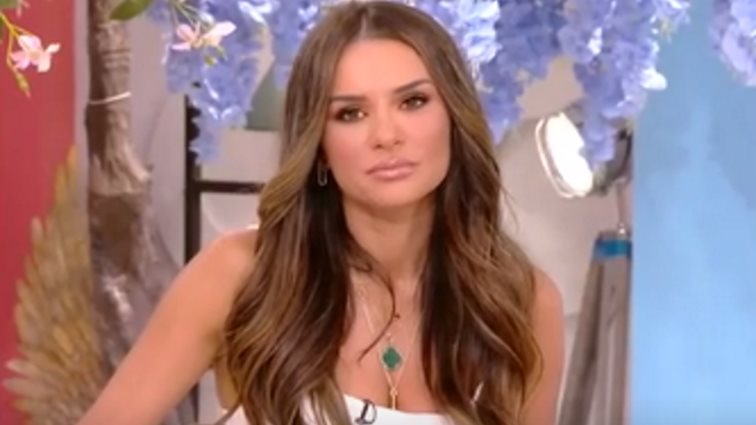 Η Ελένη Τσολάκη για την Ιωάννα Τούνη: "Δεν μπορώ να καταλάβω γιατί δεν τους γράφει εκεί που δεν πιάνει μελάνι"