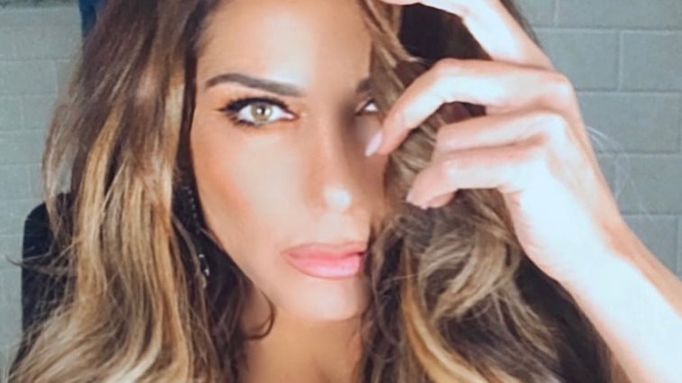 Η Δέσποινα Βανδή με το πιο κολακευτικό μαύρο ολόσωμο μαγιό από το Marks &amp; Spencer