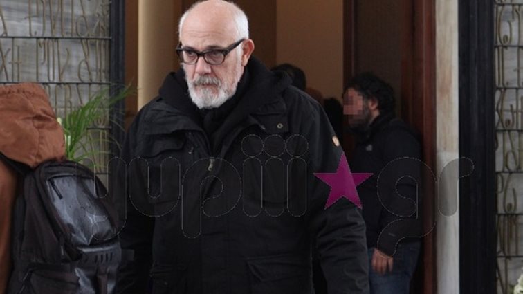 Γιώργος Κιμούλης: Ράγισε «καρδιές» στην κηδεία του Θάνου Μικρούτσικου