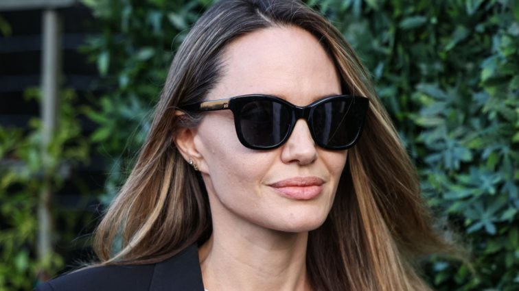 Το κρυφό μήνυμα πίσω από τα matching tattoos που έχει η Angelina Jolie με τα παιδιά της