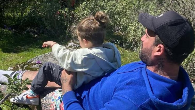 Δημήτρης Αλεξάνδρου: Ο γιος του τον καλημερίζει με τον πιο γλυκό τρόπο (βίντεο)