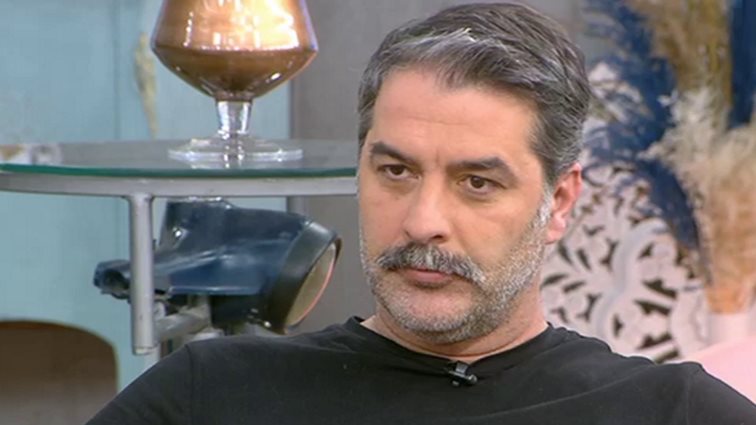 Ο Βασίλης Μπισμπίκης παραδέχεται: "Έχω συνηθίσει σε σκληράδες από σκηνοθέτες αλλά δεν ήταν ποτέ προσωπικό"