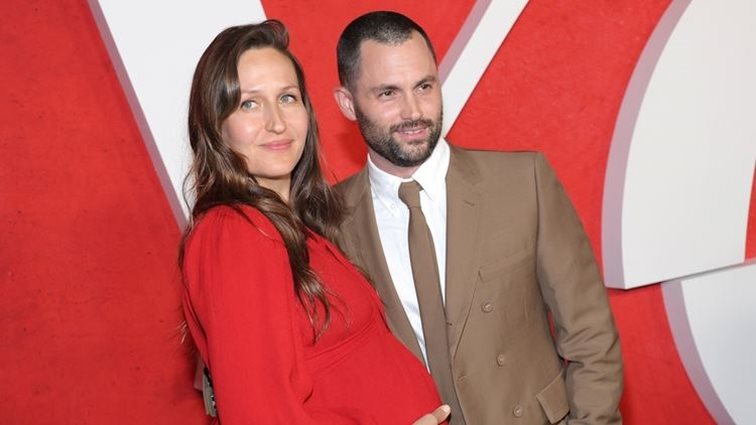 Ο Penn Badgley έγινε ξανά πατέρας | Η σύζυγός του έφερε στον κόσμο δίδυμα