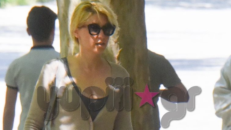 Σία Κοσιώνη: Όπως δεν την έχετε ξαναδεί! Στα πιο χαλαρά στιγμιότυπα με τον γιο της