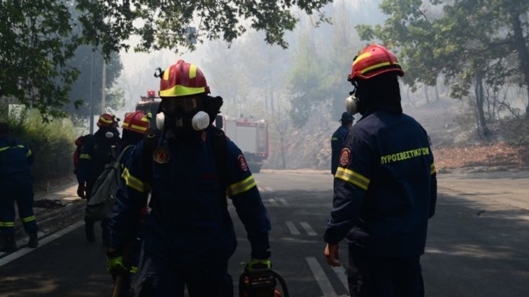 Τραγωδία στο Ξυλόκαστρο: Νεκροί οι δυο αγνοούμενοι άνδρες - Κάηκαν σπίτια, στα 30 χλμ το πύρινο μέτωπο [εικόνες]