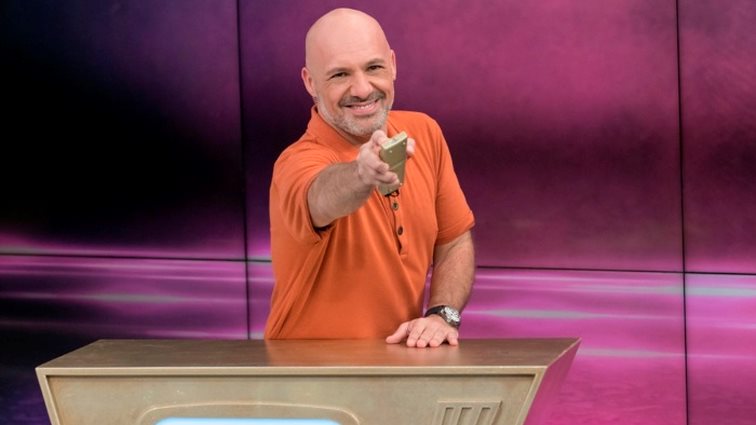 Νίκος Μουτσινάς: Ποιος πασίγνωστος τραγουδιστής του έκανε φάρσα στο «Καλό Μεσημεράκι»;