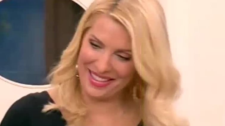 Ελένη Μενεγάκη
 
: Το λάθος on air που την έφερε σε αμηχανία