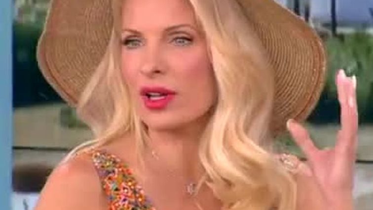 Ελένη Μενεγάκη: Η έναρξη της τελευταίας εκπομπής: Δείτε την ανατροπή!