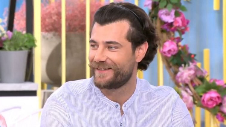 Ο Νίκος Μπάρτζης ξεκαθάρισε τη σχέση του με τον James Καφετζή και την Άννα-Μαρία Βέλλη