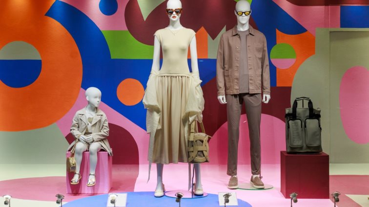 Οι ανοιξιάτικες βιτρίνες του notos γεμίζουν χρώμα το κέντρο της Αθήνας!