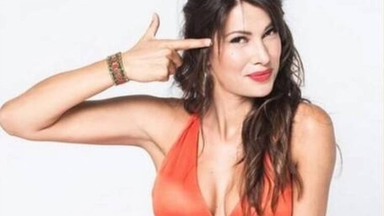 "Είμαι πολύ επικίνδυνη μάνα τελικά" - Σκληρή απάντηση από την Κλέλια Ρένεση μετά την κριτική