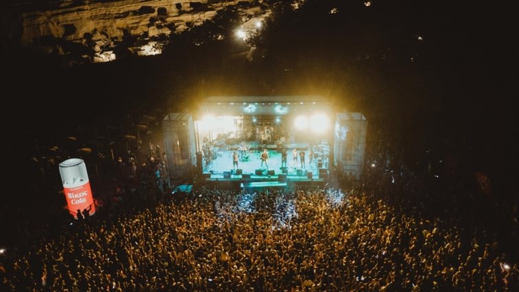 Matala Beach Festival: Χορός, κέφι και δροσιά με τη γεύση της Βίκος Cola