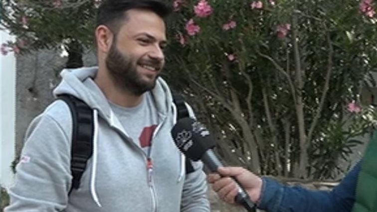 Πέτρος Πυλαρινός: Η αμηχανία μπροστά στην κάμερα μιλώντας για τη Βάλια Χατζηθεοδώρου