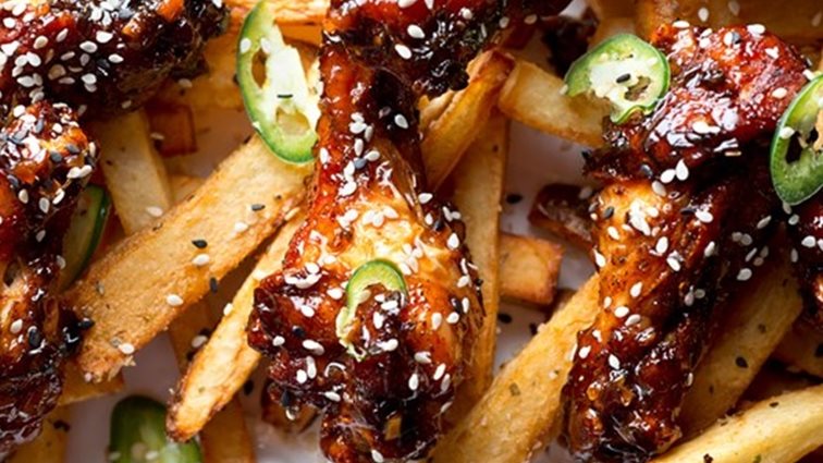 Συνταγή: Κοτόπουλο με Μέλι και Σουσάμι: Μια διαφορετική εκδοχή του κοτόπουλου