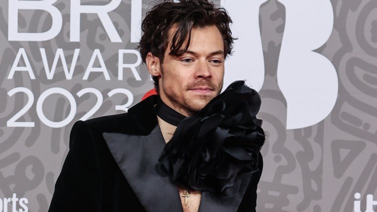 Hollywood Report | Ο Harry Styles στα Brit Awards &amp; η σπάνια εμφάνιση της Sienna Miller