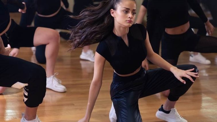 Stefania: Η εκπρόσωπος της Eurovision μάς παρουσιάζει την dance version του “Super G!rl”
