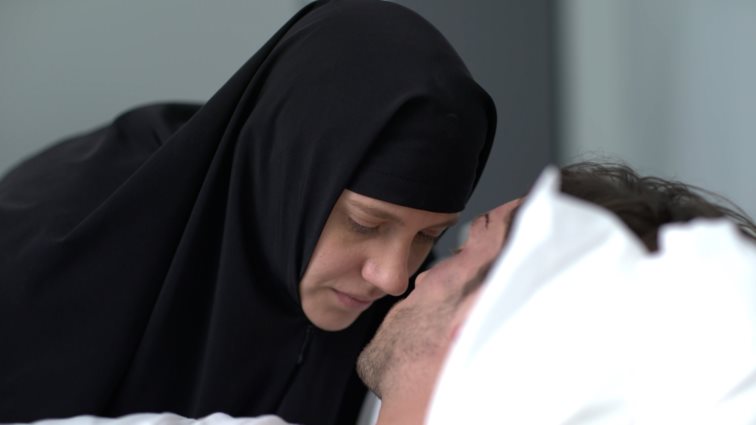 Μαύρο Ρόδο | Μια φωτογραφία με τον Πέτρο και την Ελισάβετ γίνεται viral στο διαδίκτυο