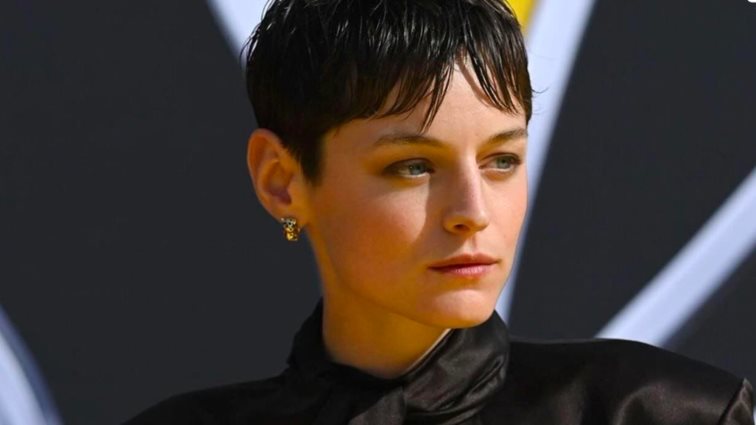 Emma Corrin | Η fashionable εμφάνιση στην πρεμιέρα του νέου κύκλου του Black Mirror