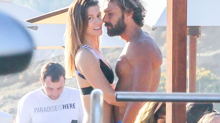 Γιάννης Μαρακάκης &amp; Νίκη Θωμοπούλου: Ερωτευμένοι στην παραλία: Φωτογραφίες