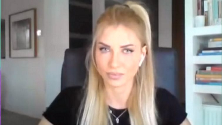 Σάντυ Κουτσοσταμάτη: Η αμήχανη στιγμή on air στο «Πάμε Δανάη» &amp; η δυσάρεστη αποκάλυψη για το πένθος στην οικογένειά της