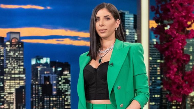 Άσπα: "Όταν είπα στη μητέρα μου ότι θέλω να ασχοληθώ με το τραγούδι, της ήταν γλυκόπικρο. Ο καλλιτεχνικός χώρος της θυμίζει τον αδερφό μου"