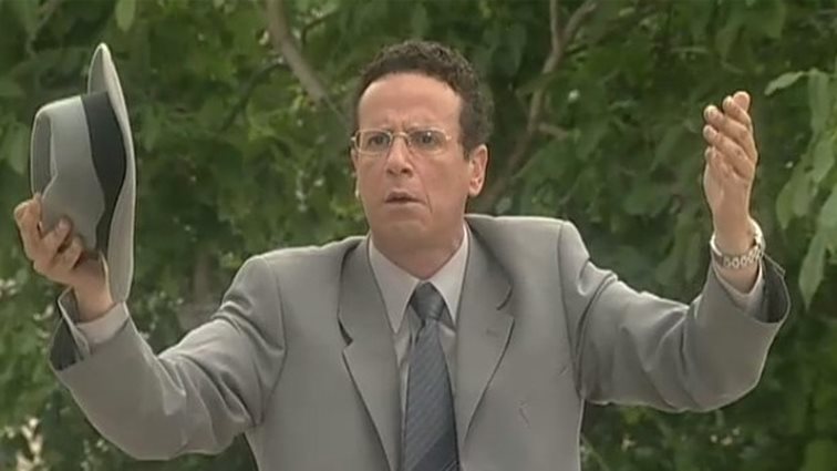 Η Τηλεόραση Φωνάζει «Εμπρός, Πίσω»: Επιστροφή στα αγαπημένα μας ή ξαναζεσταμένο φαγητό;