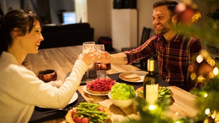 Πώς θα οργανώσεις το τέλειο ραντεβού στο σπίτι σου: Επτά συμβουλές για να κερδίσεις τον κρίσιμο εντός έδρας αγώνα