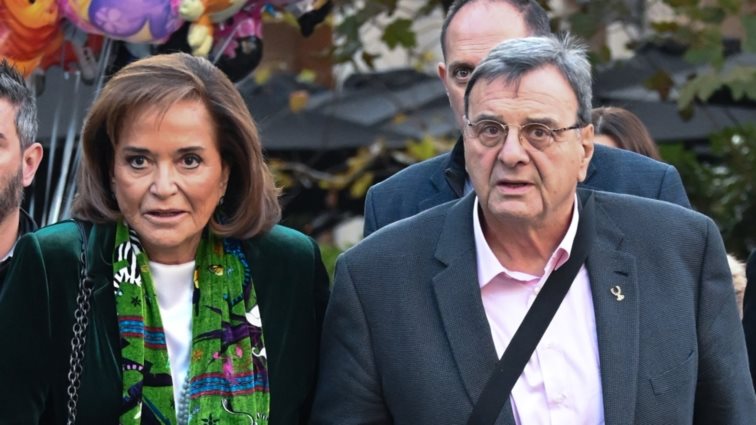 Η Ντόρα Μπακογιάννη σε καθημερινές στιγμές με τον Ισίδωρο Κούβελο