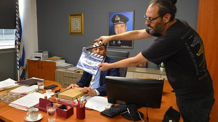 Πάνος Σταθακόπουλος: Η εμφάνιση του ηθοποιού ως καλόγρια στον διαχειριστή της πολυκατοικίας του