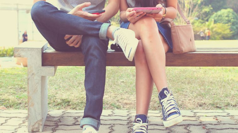 Ποιο είναι το λάθος που κάνουν όλοι στα dating apps;: Μην ψάχνεσαι δεξιά κι αριστερά!