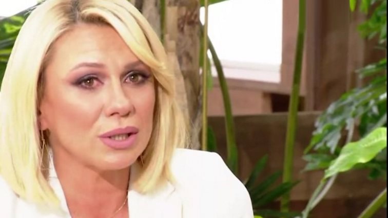 Κατερίνα Καραβάτου | Η συγκίνηση &amp; οι μπηχτές κατά πάντων on air στην &quot;Ελένη&quot;