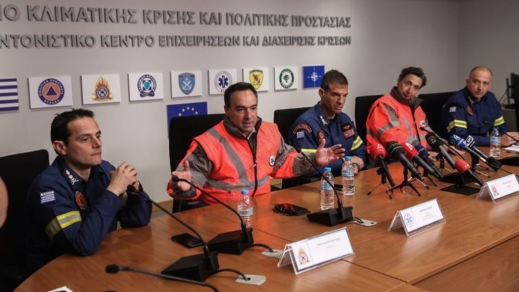 Σεισμός στην Τουρκία: "Είναι τέτοια η ένταση που δεν σε αφήνει να καταρρεύσεις" - Συγκλονίζουν οι ήρωες της ΕΜΑΚ