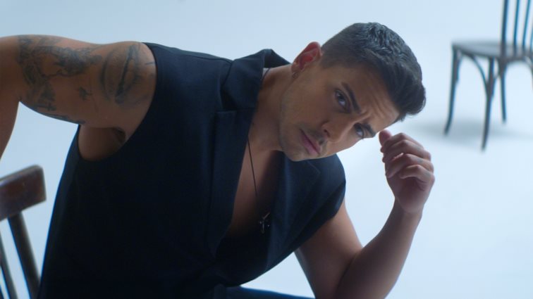 Ο Γιάννης Αρβανιτίδης τραγουδά &quot;Χαλάλι Σου&quot;, στην πιο προσωπική δισκογραφική δουλειά του