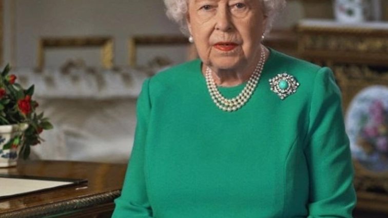 Βασίλισσα Ελισάβετ: Η 94χρονη βγήκε για ιππασία - Φήμες για επ' αόριστον απομόνωση