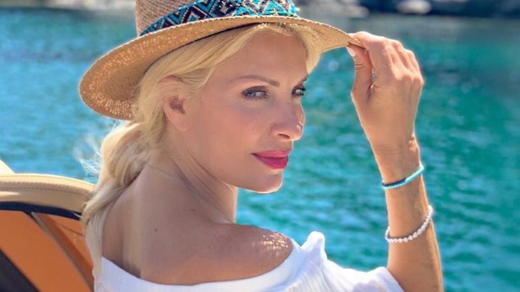 Ελένη Μενεγάκη: Επέστρεψε στην Αθήνα! Δείτε τι έκανε το πρωί της Δευτέρας