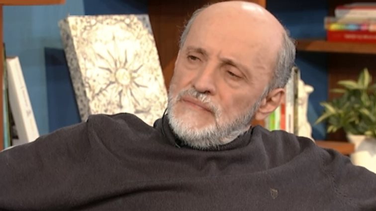 Μάνος Βακούσης: &quot;Για δύο χρόνια έπλενα νεκρά σώματα - Το αντιμετώπισα πολύ φυσικά&quot;