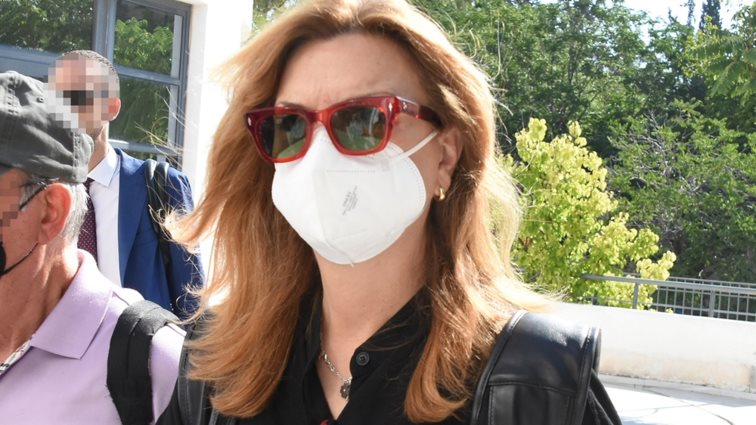 Ξέσπασε σε κλάματα η Ελπίδα Νίνου στη δίκη για τον Πέτρο Φιλιππίδη | "Είμαι μία γυναίκα που τίμησα την οικογένεια μου"