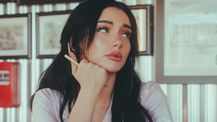 Μαριάννα Κάρα | Aυτό είναι το μοντέλο του Gntm που πρωταγωνιστεί στο νέο της video clip!