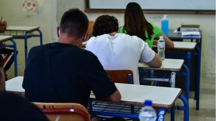 Αναστάτωση στα λύκεια: Έπεσε η Τράπεζα Θεμάτων - &quot;Αποκαταστάθηκε το πρόβλημα&quot;, λέει το υπουργείο Παιδείας