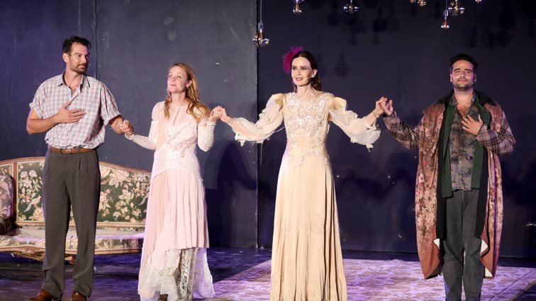 &quot;Ο Γυάλινος Κόσμος&quot; | Όλες οι λαμπερές παρουσίες στο Κηποθεάτρο Παπάγου