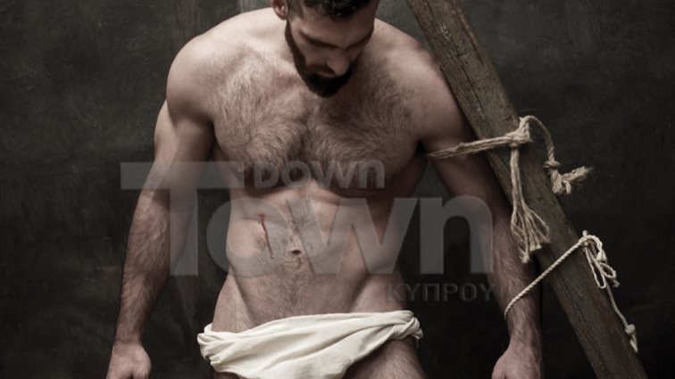 Νίκος Σόλης: Ο κούκλος που έπιασε τον Σταυρό στην Κωνσταντινούπολη και έγινε viral φωτογραφίζεται σχεδόν γυμνός και προκαλεί!