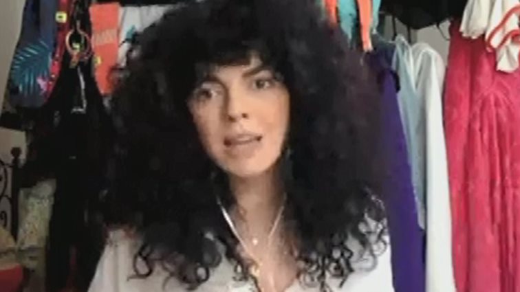 Μαρία Σολωμού: Η ανατρεπτική εμφάνιση στο «Καλό Μεσημεράκι» &amp; ο απολαυστικός διάλογος με τον Μουτσινά