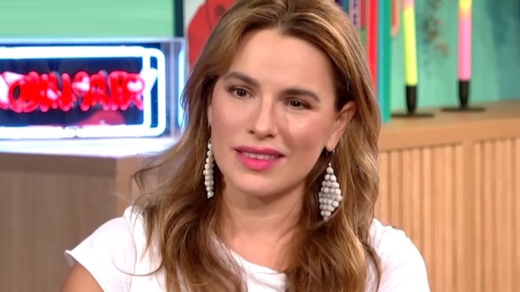 Μελία Κράιλινγκ: Της είπα ότι θα είμαι γυμνόστηθη στη μπανιέρα - "Ναι, αλλά με τον Jeremy Irons" απάντησε