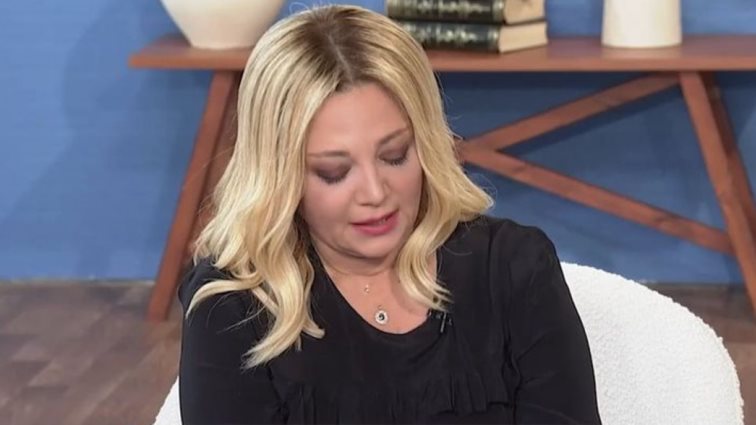 Δάκρυσε η Νάνσυ Ζαμπέτογλου στον αέρα του "Στούντιο 4": "Βγαίνουν μαθήματα ζωής μέσα από αυτές τις ιστορίες"