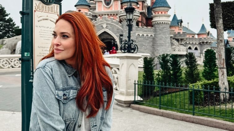 Ταξίδι στο εξωτερικό για τη Σίσσυ Χρηστίδου και τους δύο γιους της