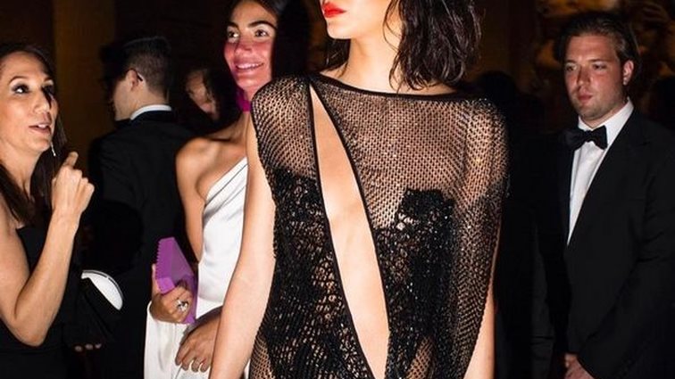 Kendall Jenner: Επιβεβαίωσε τη σχέση της με τον πιο σέξι τρόπο!