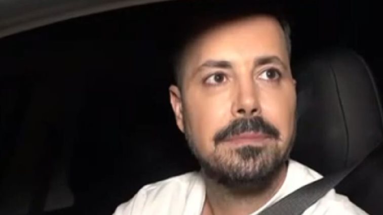 Ο Πέτρος Κουσουλός αποκαλύπτει γιατί δεν κάλεσε τη Ζήνα Κουτσελίνη στον γάμο του