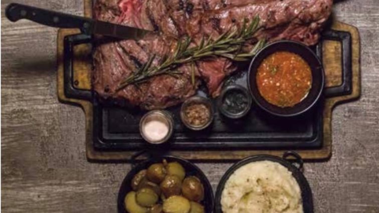 To Kreas στα καλύτερά του στα Πετράλωνα: Η Μάρω Παρασκευούδη ξέρει που θα φας New York Steak και πικάνια